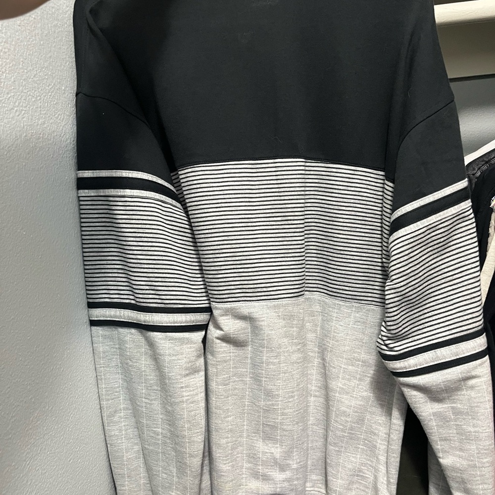 Collared Sweatshirt - Picture 3 of 3